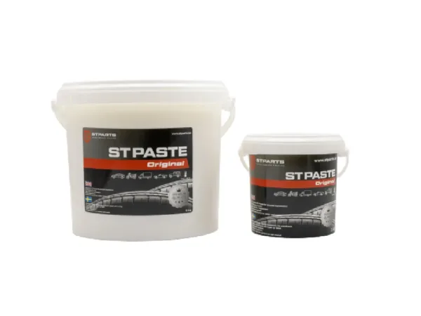 Två hinkar med STPaste däckpasta