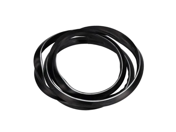 Svart gummilist i spiralformad ring