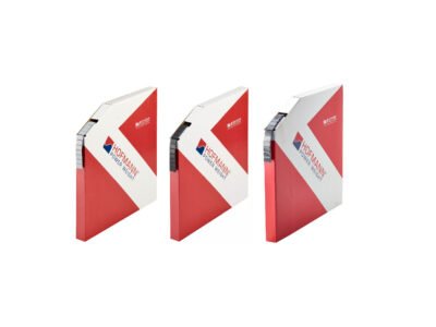 Tre röda kartonger med texten HOFMANN.