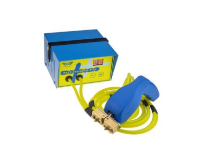 Elektrisk laddare med kablar och digital display