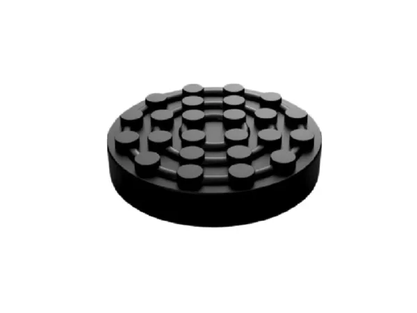 Svart, cirkulärt pusselspel med pinnar.