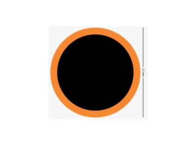 Svart rund slaglapp med orange kant.