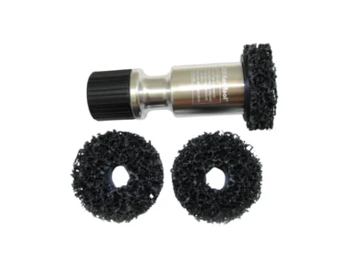 Navrengöringsverktyg för borttagning av rost och smuts från hjulnav